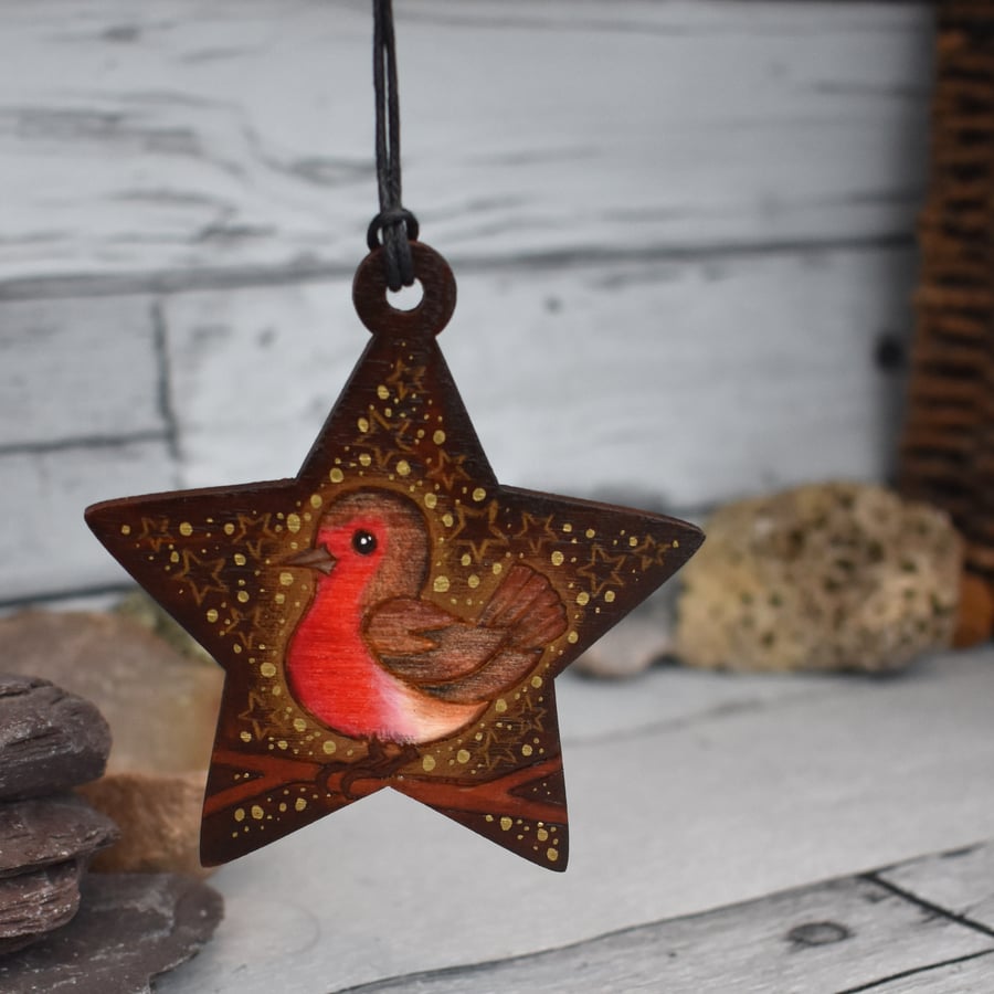 Jolly red robin hanging star. Pyrography personalised decoration.