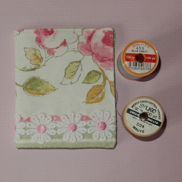 Needle case - roses and daisies