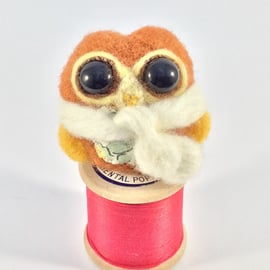 Needle felted owl brooch."Oscar"