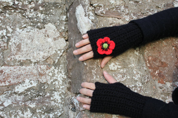 Poppy mittens, fingerless gloves, gift guide for her