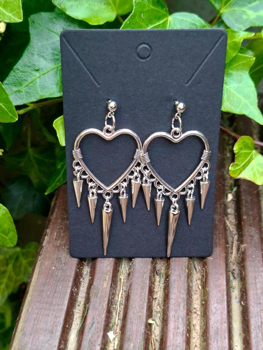 Heart spikes earrings 