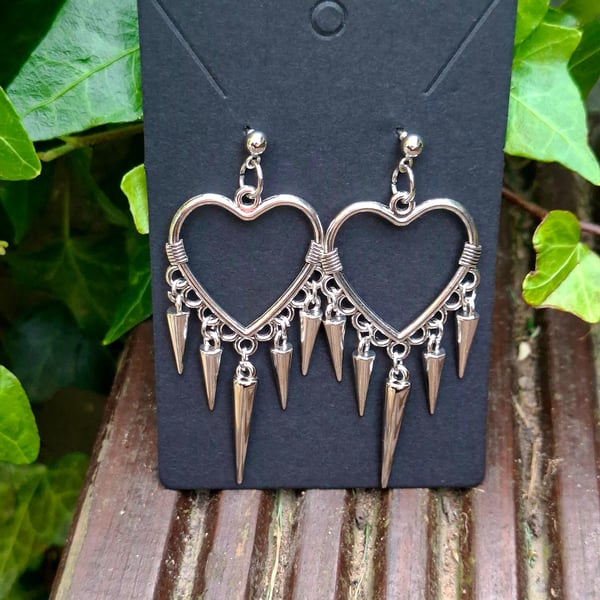 Heart spikes earrings 