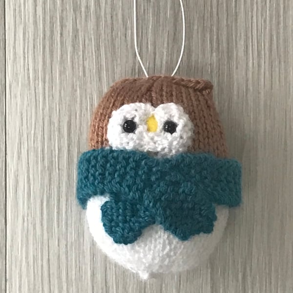 Knitted Christmas tree ornament - Owl with green scarf