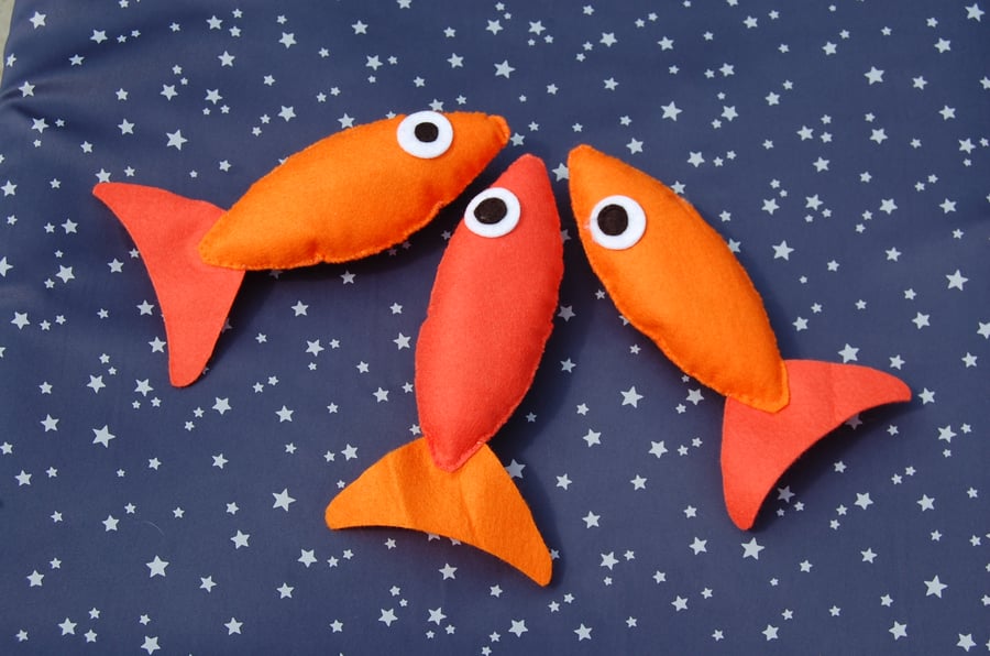 Catnip goldfish felt cat toy