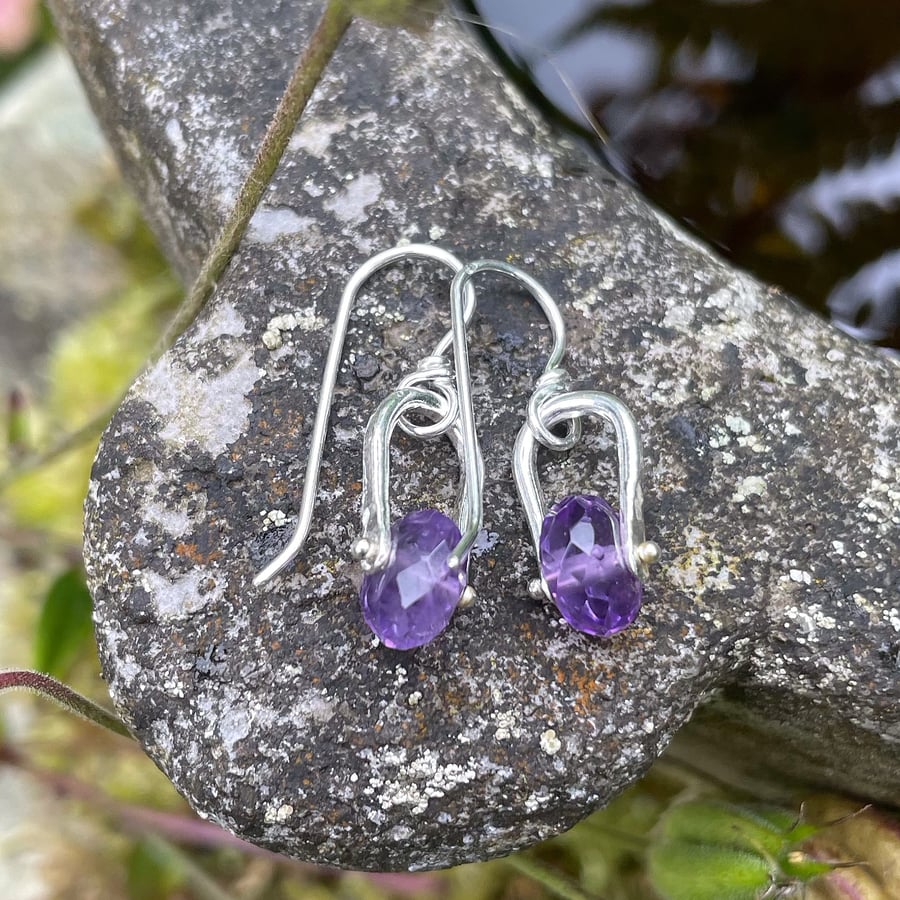 Silver and amethyst small dangle earrings 