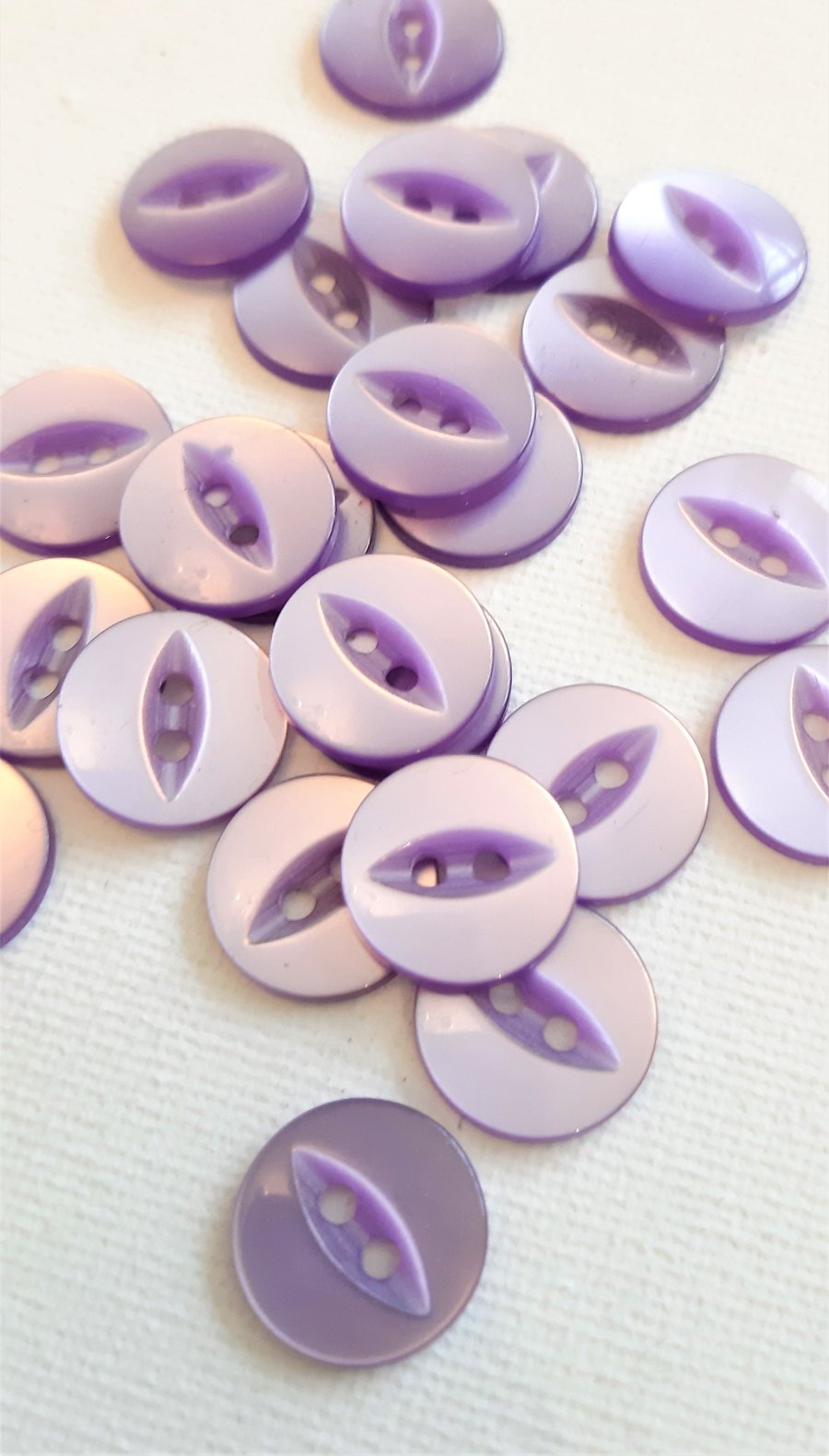 14mm, 2-hole lilac fish eye buttons, pack of 24