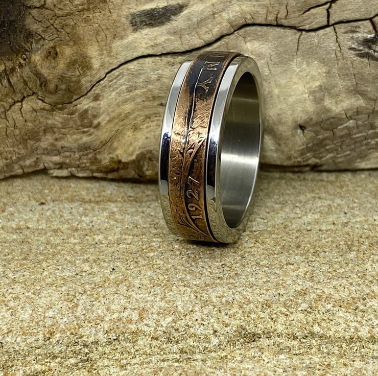 Spinning coin deals ring
