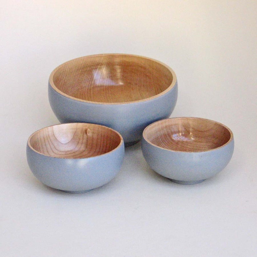 A set of lacquered bowls