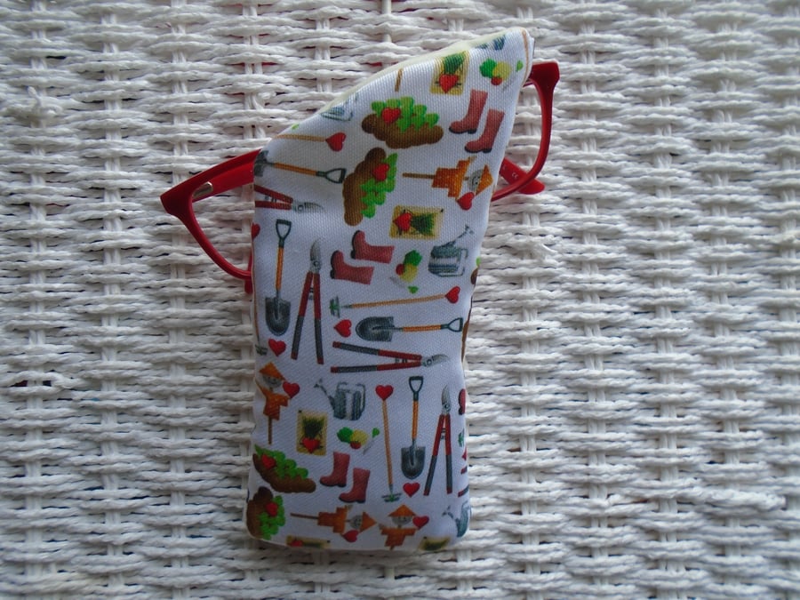 Love Gardening Glasses Case Lined & Padded 