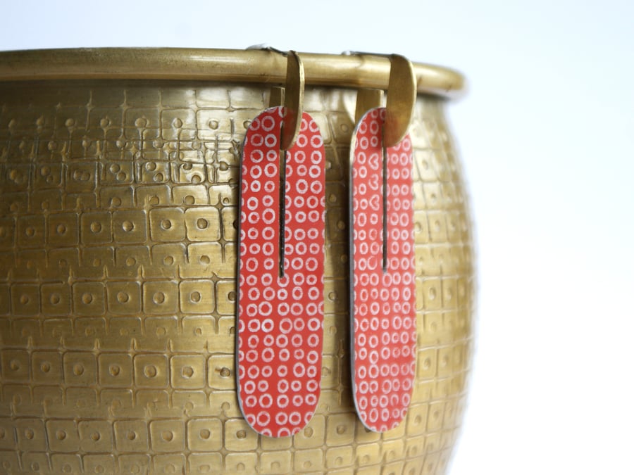 Lozenge slot earrings - red