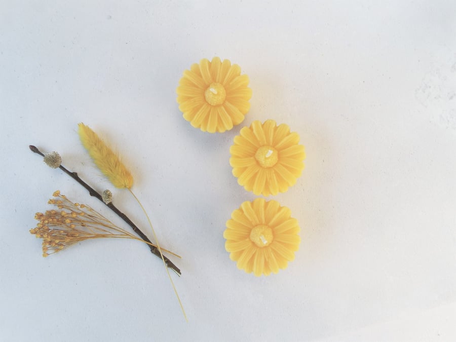 Daisy Flower Beeswax Candles 