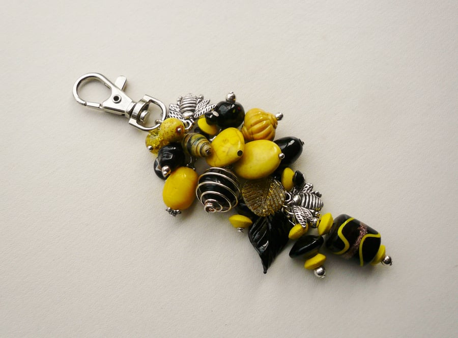 Black and Yellow Mixed Bead Honey Bee Handbag Charm   KCJ411