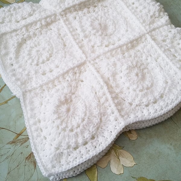 Baby boy girl white circle bobble blanket, newborn gift & nursery decoration