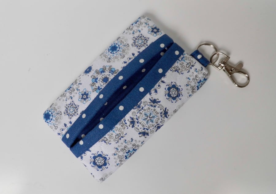 Key ring tissue tidy in blue and white fabric with clasp