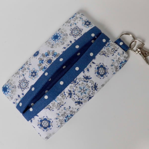 Key ring tissue tidy in blue and white fabric with clasp