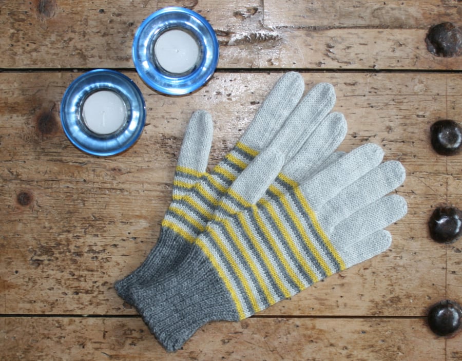 Men's and women's woolly gloves, grey and yellow