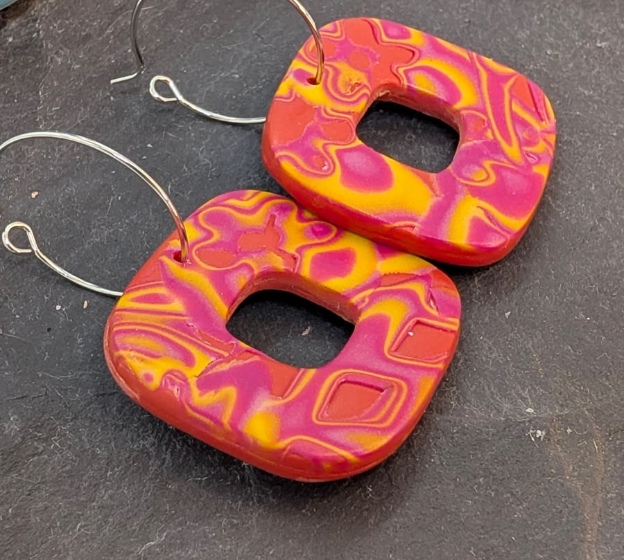 Double sided flower power earrings 