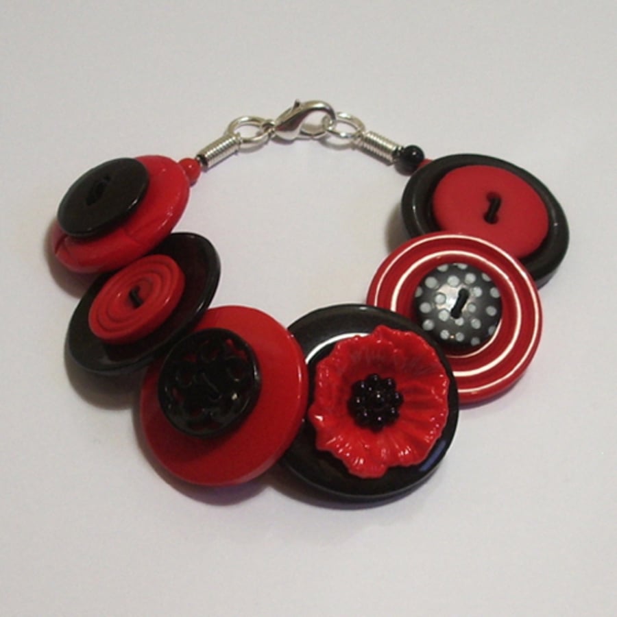 Poppies - Red and Black button bracelet 