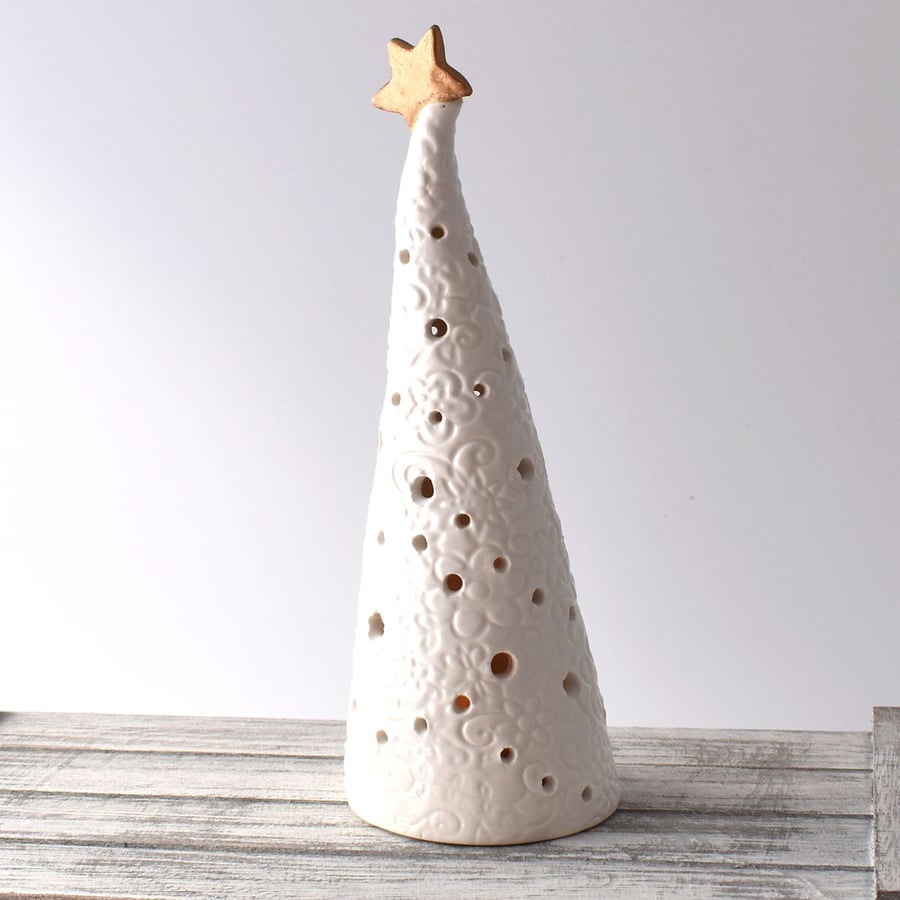 A108 Ceramic Christmas Tree Tea Light Holder (UK postage free)