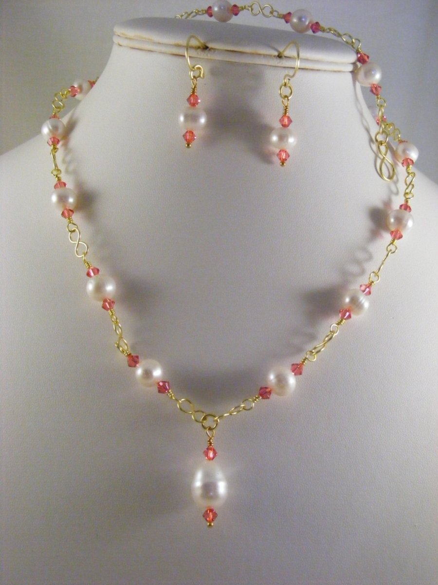 Freshwater Pearl and Crystal Jewellery Set.