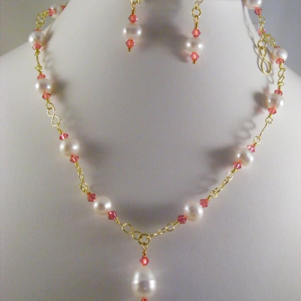 CrystalAge Set Regalo Con Perle Di Pesca – Collana E Orecchini In Argento 925 – Look Romantico