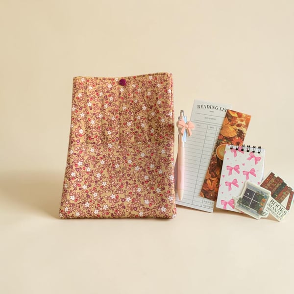  Book Sleeve & Accessory Gift Set.  Strawberries & Cream.