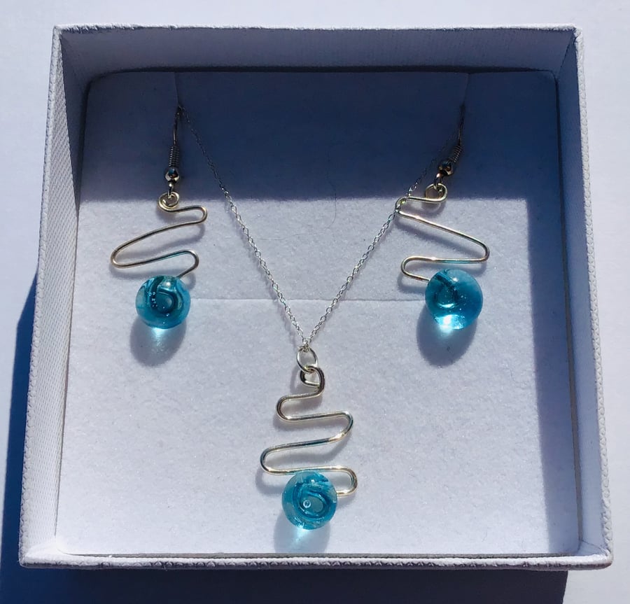 Silver and glass dangly hook earings and matching necklace 