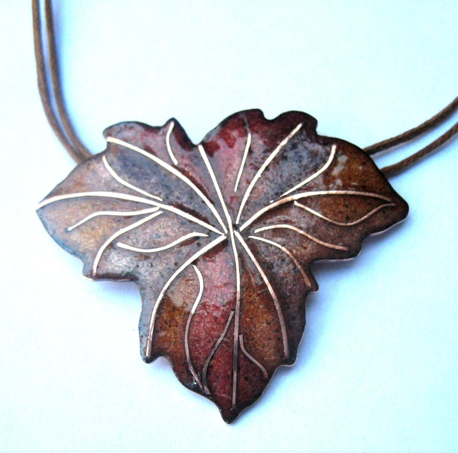 Enamelled copper autumn leaf - Cloisonne