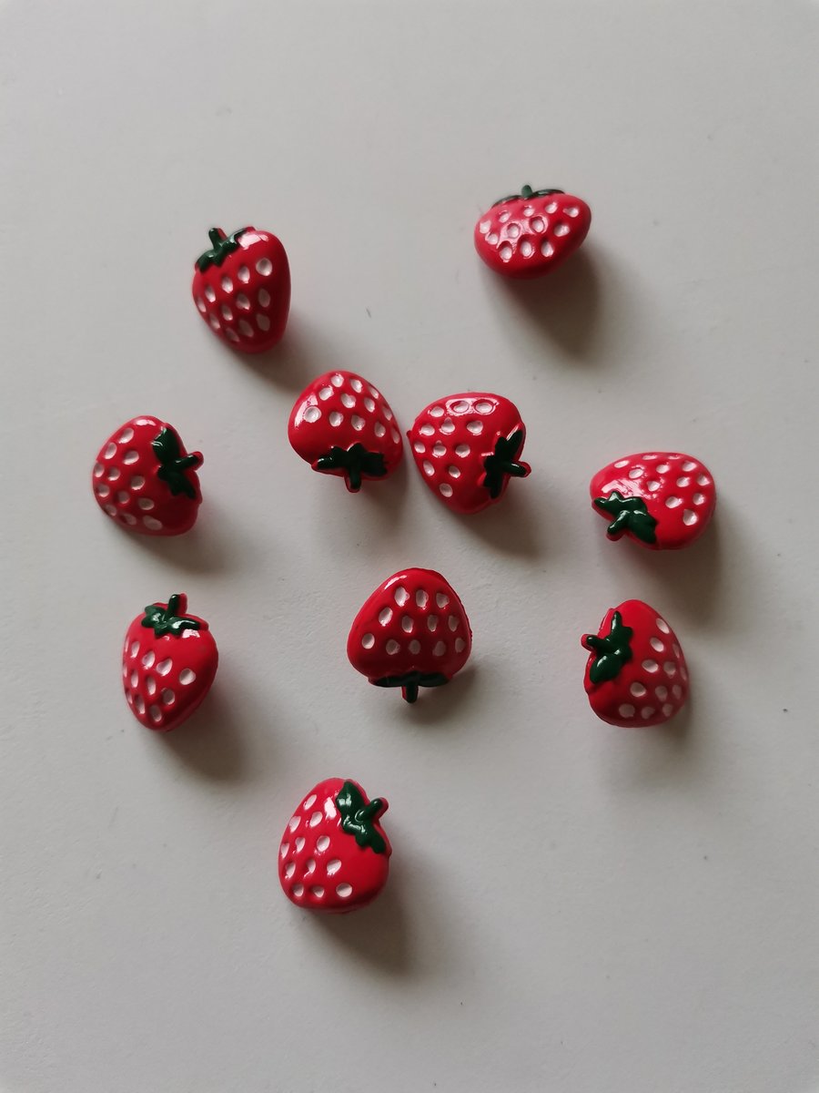10 Strawberry Shank Buttons, 15mm x 16mm Buttons