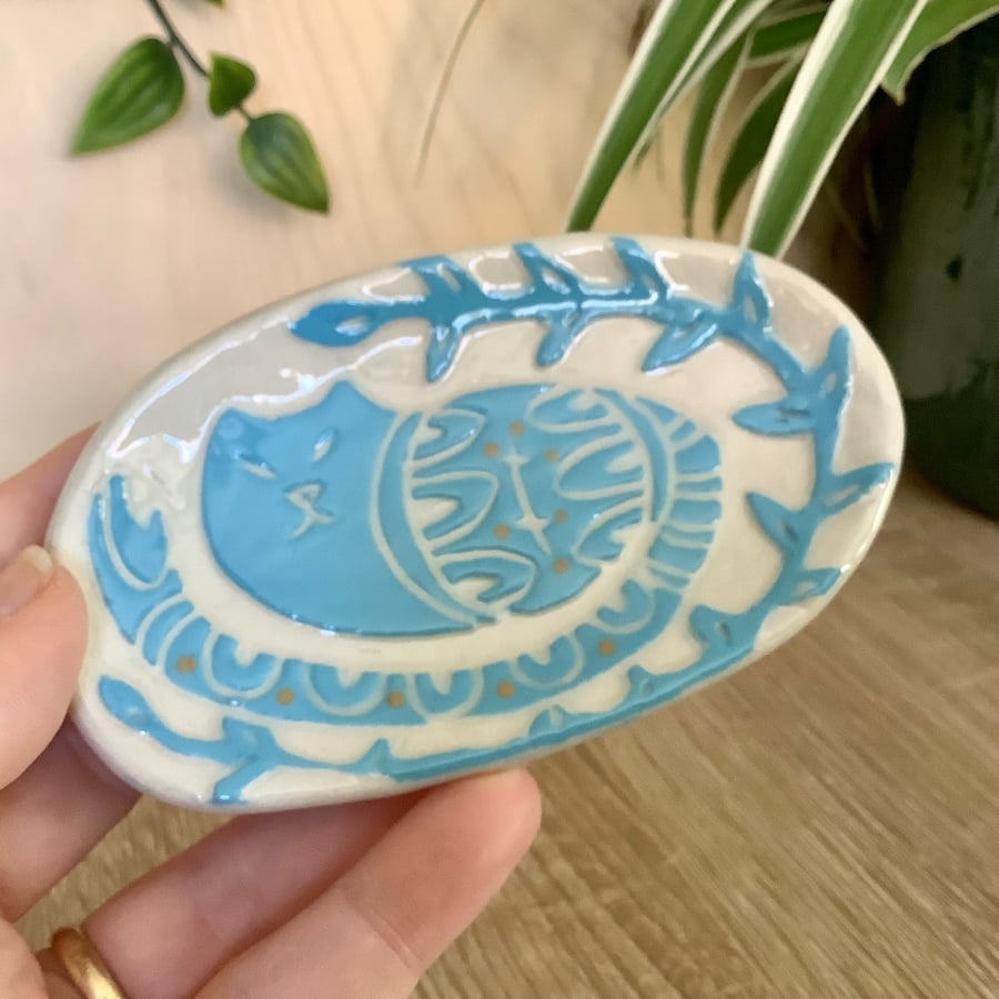 Sleepy cat trinket dish