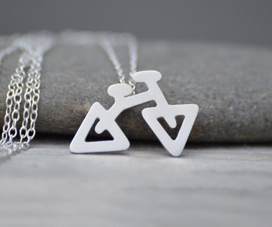  triangular bicycle necklace in sterling silver