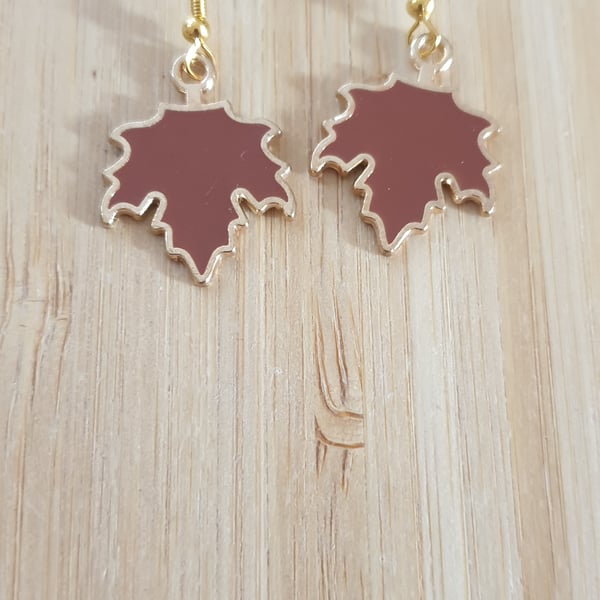 Brown maple leaf earrings 