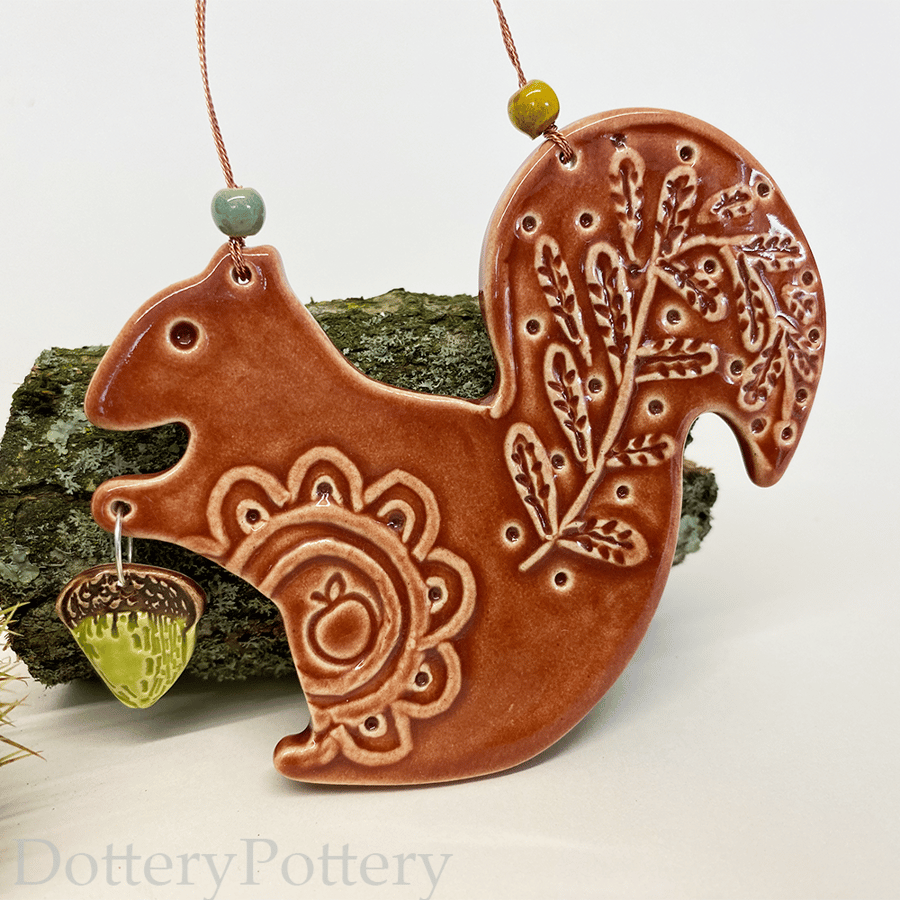 Ceramic squirrel with acorn decoration 