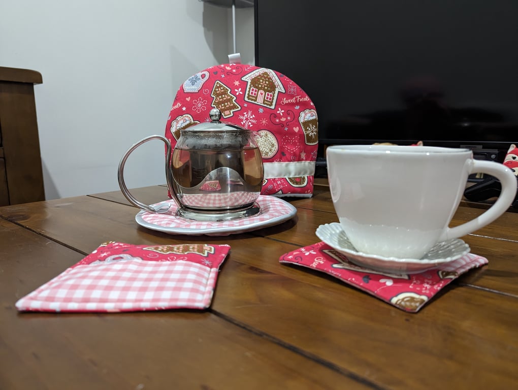 Mrs Claus Tea Set: Hot Pink Sweet Treats Design