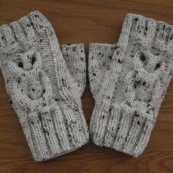 Owl Motif Fingerless Gloves (R749)