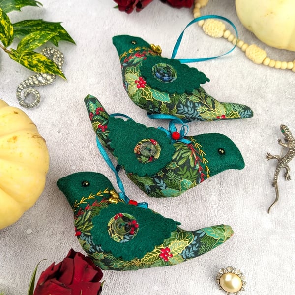 Sarisa Green Hanging Birds