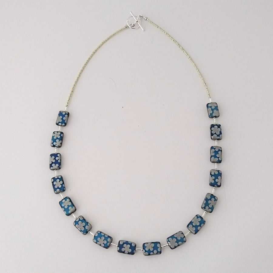 18" Blue Flower Design Glass Beaded Necklace