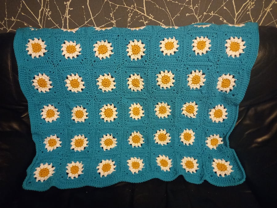 Crochet daisy blanket