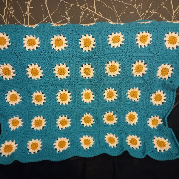 Crochet daisy blanket