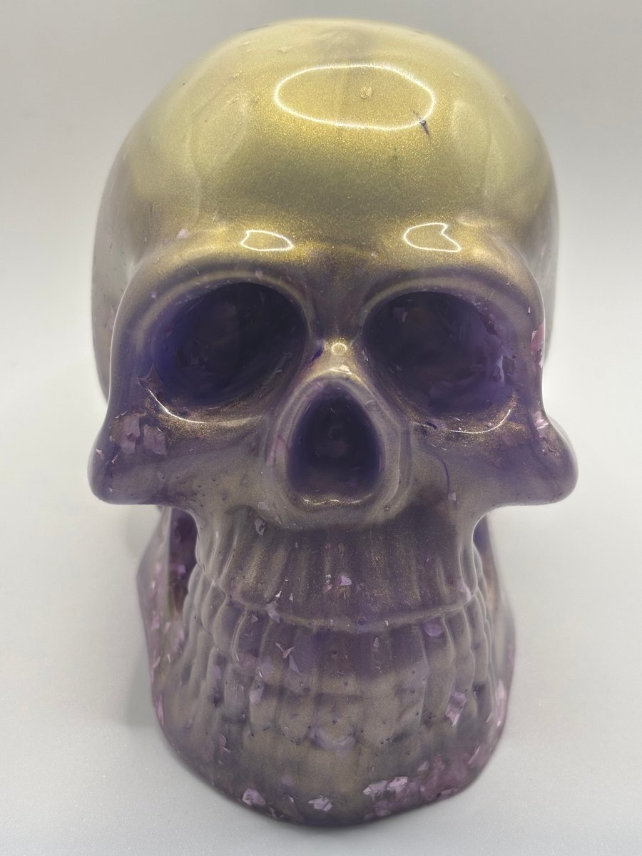 Pearlescent skull