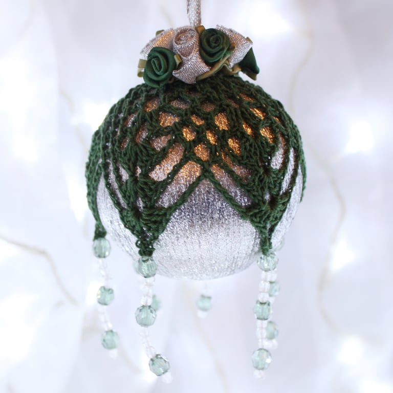 Christmas bauble silver and dark green crochet lace vintage style, G4