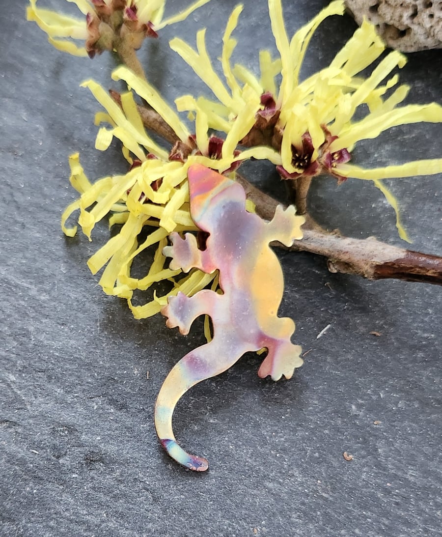 Flame painted copper lizard brooch