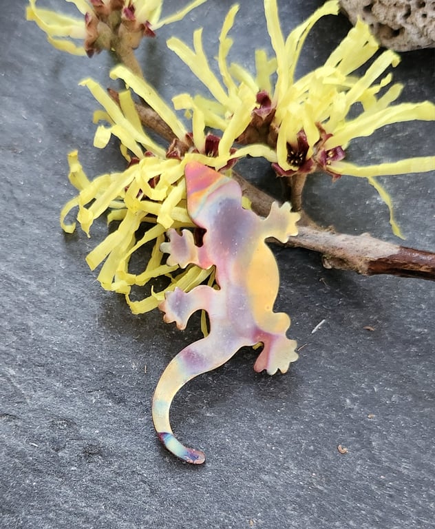 Flame painted copper lizard brooch