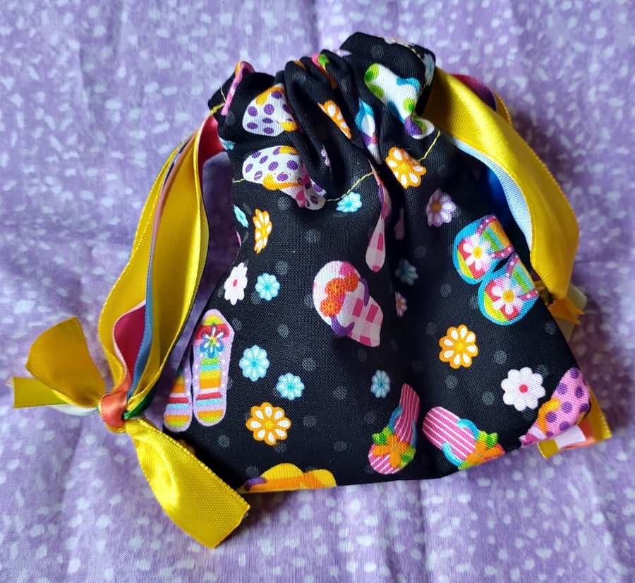 Summer-Theme Gift Pouch