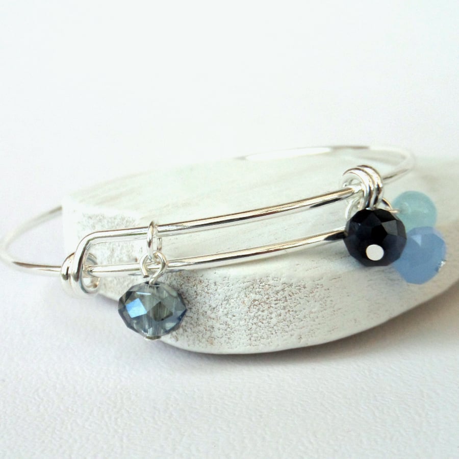 Adjustable blue gemstone and crystal bangle-style bracelet