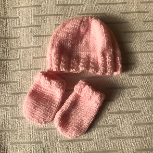 Pink beanie hat and mittens with a patterned border