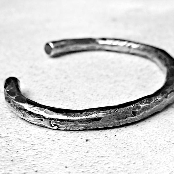 Super - beautiful chunky cuff for men or women - 'Cassius'. Really nice & heavy