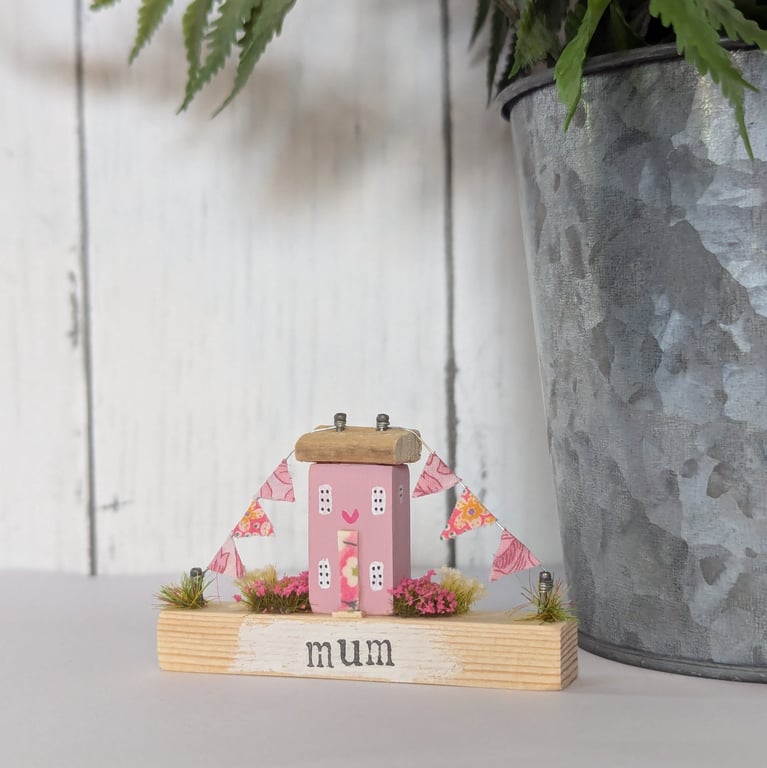 Handmade Tiny Country Cottage Home Decor 'Mum'