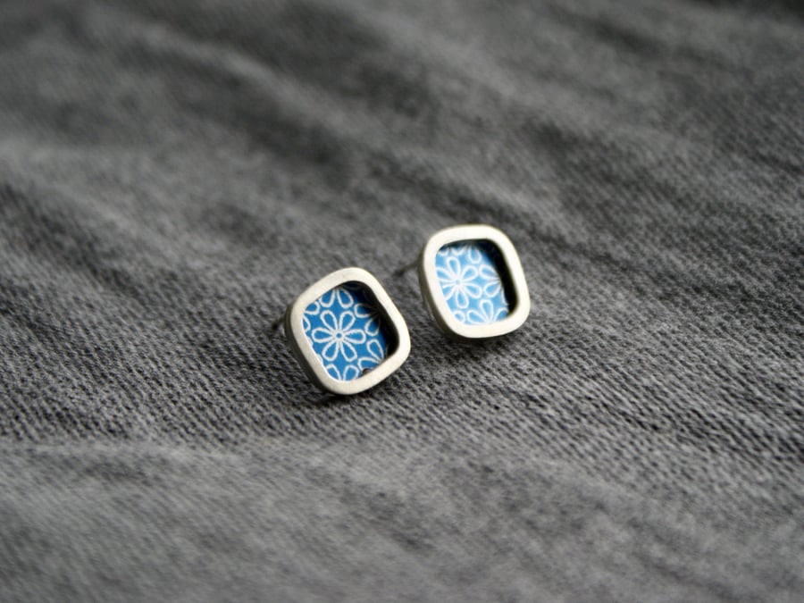 Blue flower studs - silver square