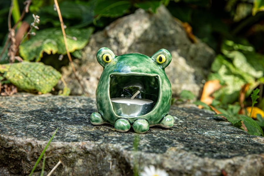 Ceramic wide mouth frog tealight holder